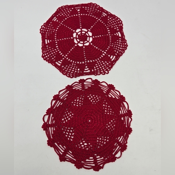 VINTAGE HANDMADE ROUND LACE DOILIES RED WHITE & BLUE KITCHEN LINENS DECOR LOT 7 - Picture 8 of 9